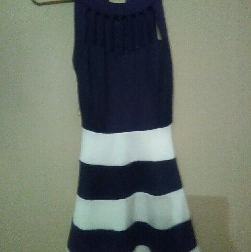 If you buy any 2 dresses ill do 2 for 20